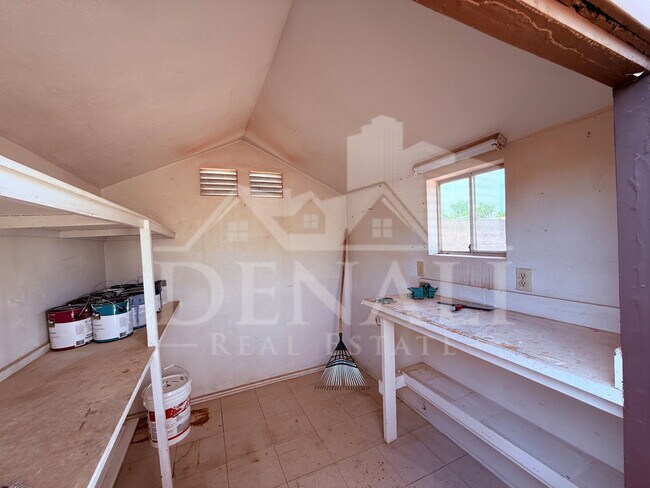 Building Photo - 2601 E Hopi Ave