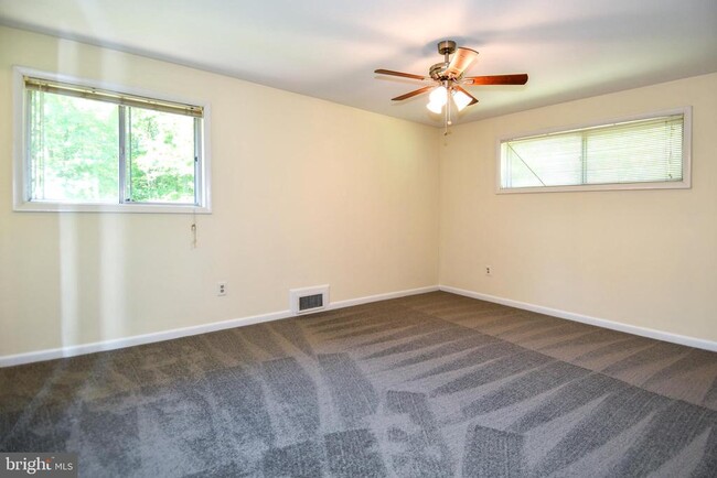 Building Photo - 4842 Randolph Dr