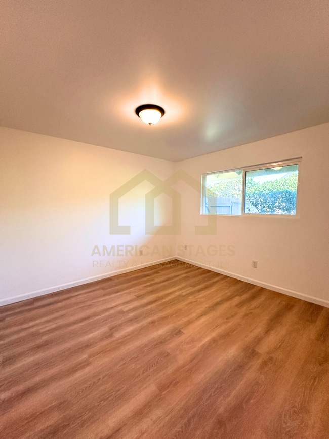 Building Photo - 1012 N H St