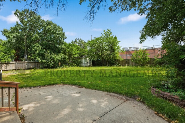 Building Photo - 6517 E Elm St