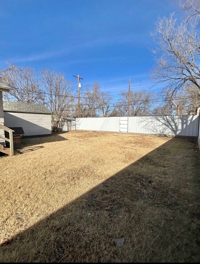 Building Photo - 3 bed 1 bath now available in the heart of Lubbock