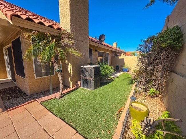 Building Photo - 9276 E Sutton Dr