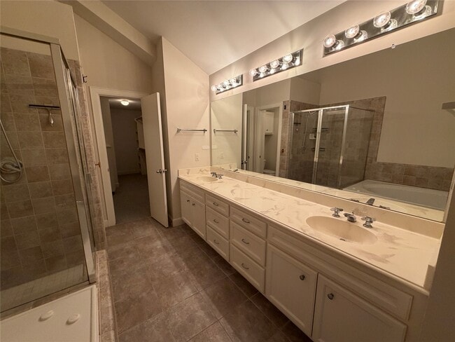 Building Photo - 8715 Meadowcroft Dr