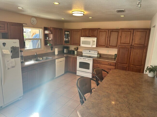 Building Photo - RIO RANCHO-VISTA HILLS