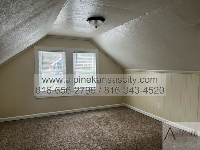 Building Photo - 3 Bedroom NE Home