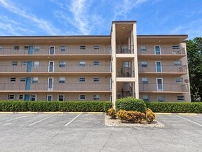 Building Photo - 729 Lori Dr