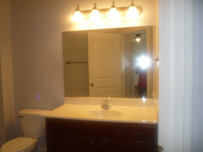 Building Photo - 121 Lagoon Dr