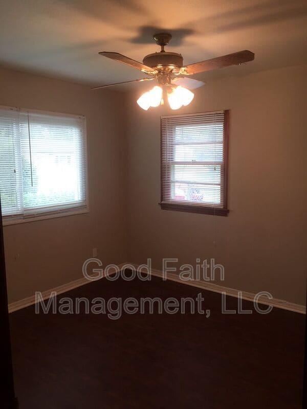 Building Photo - 405 Rachael St