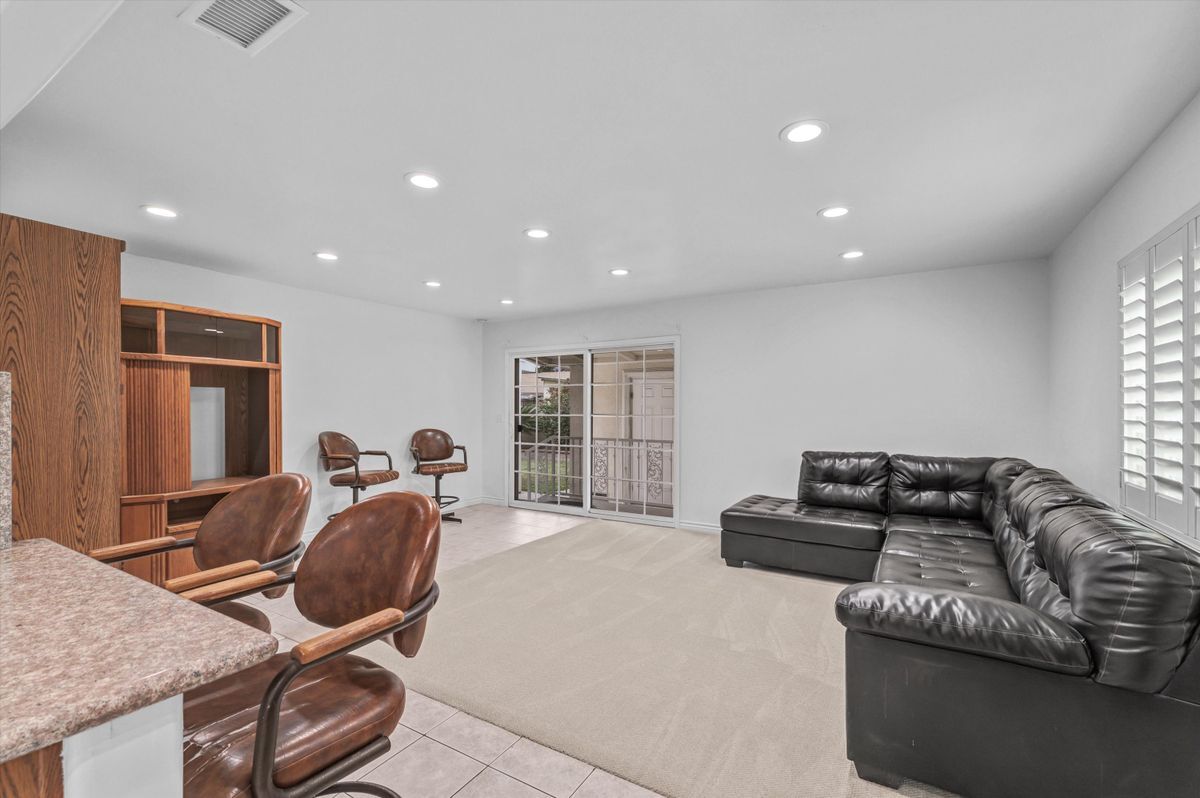 Building Photo - 14403 Benfield Ave