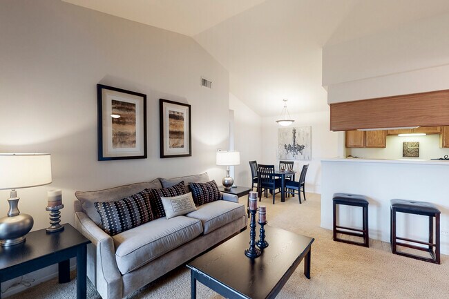 Building Photo - 1128 Johnson Dr