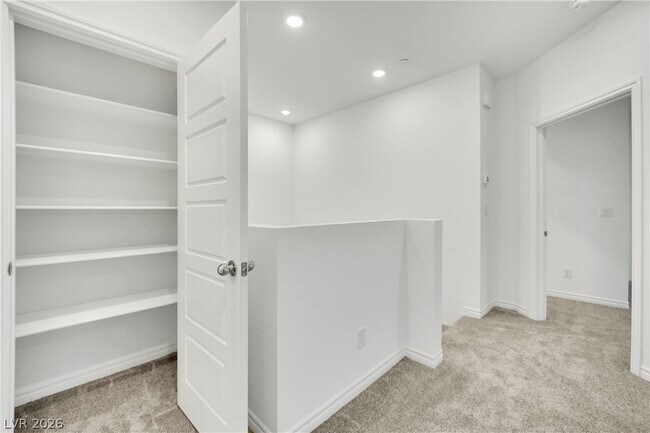 Building Photo - 600 N Carriage Hill Dr