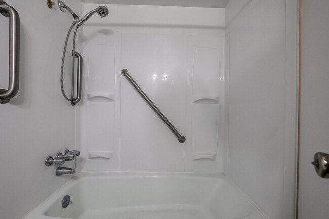 Building Photo - QUIET ADULT 55+ COMMUNITY