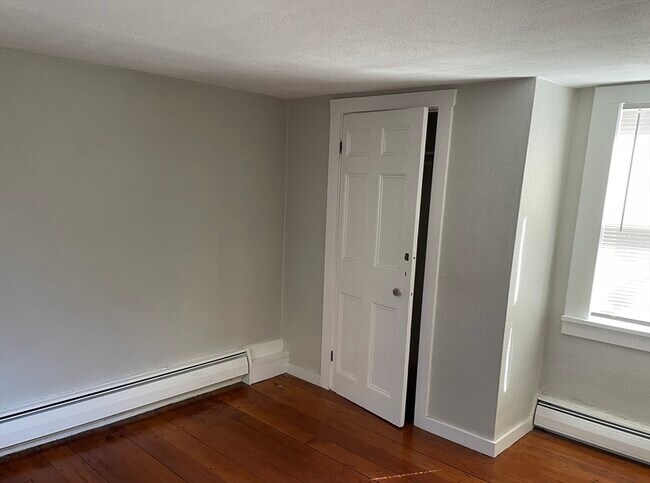 Building Photo - 10 Palfrey Ct