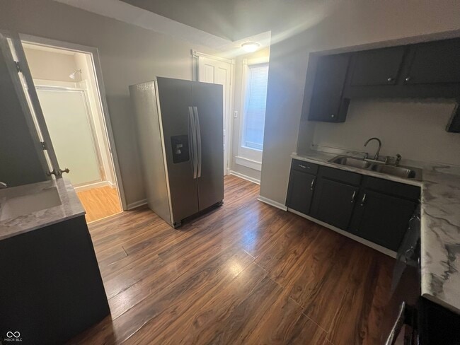 Building Photo - 2509 E 10th St