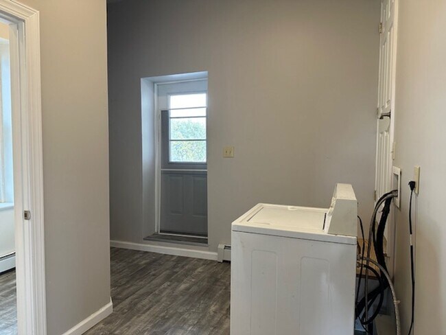 Building Photo - 136-138 W Main Ave-136