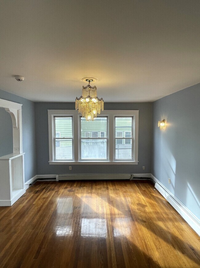 Building Photo - "Charming 3-Bedroom Apartment in Worcester...