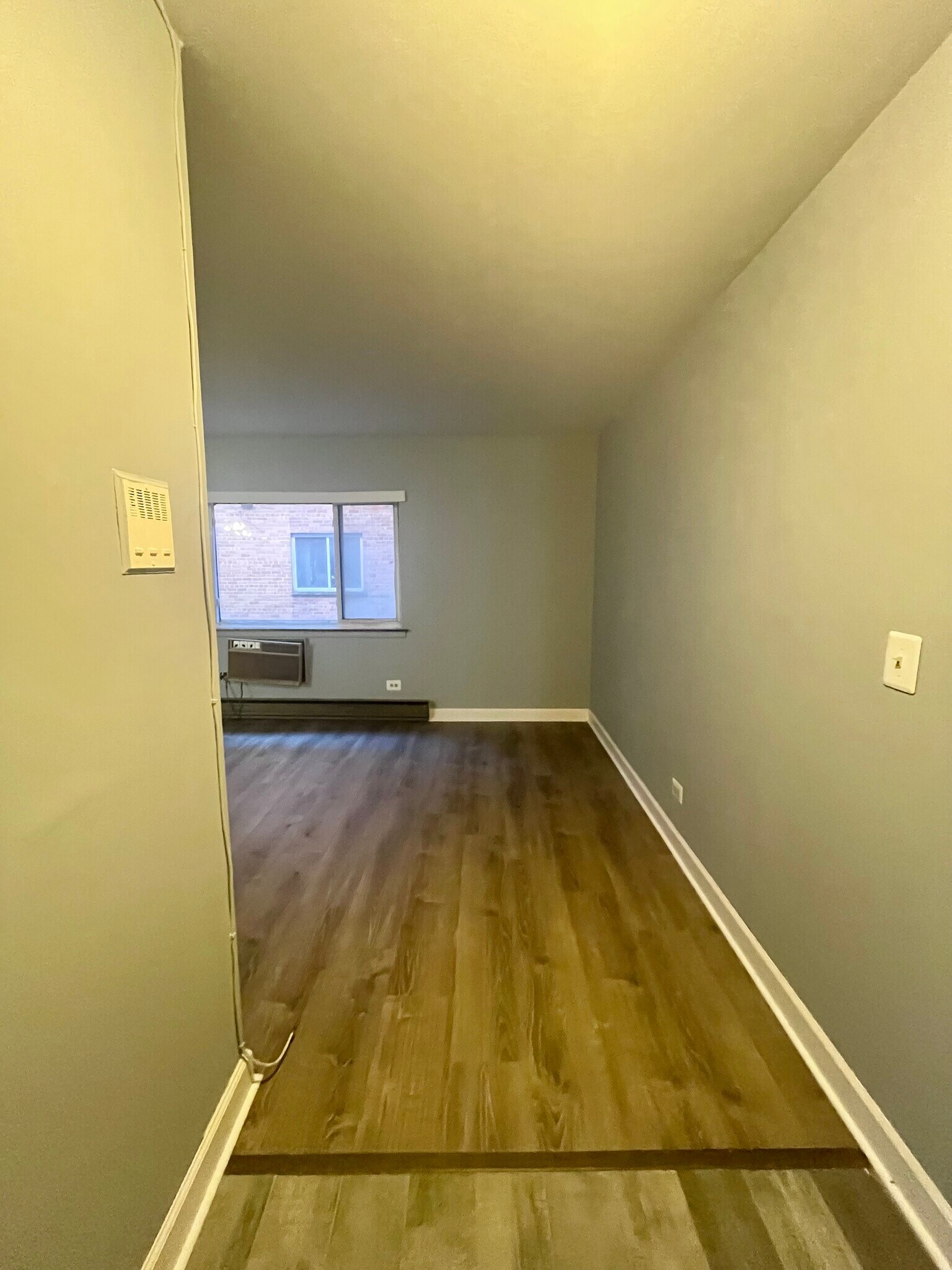 Building Photo - 3815 N Pine Grove Ave