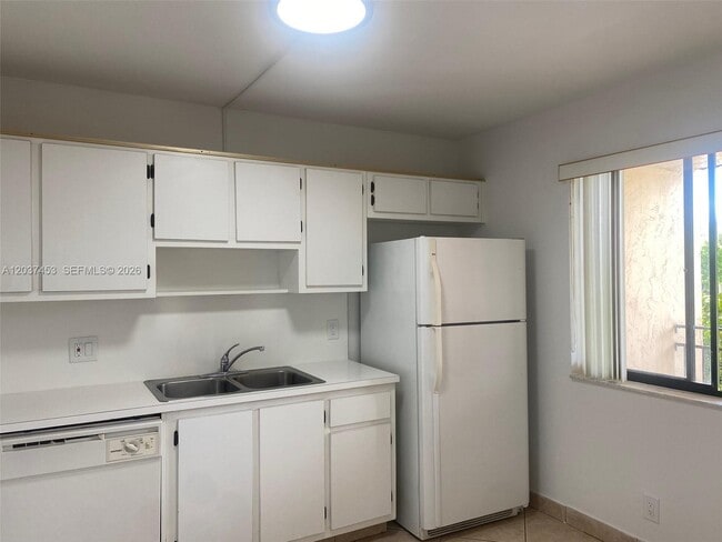 Building Photo - 369 Lakeview Dr