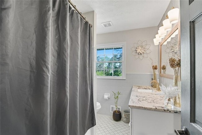 Building Photo - 3941 Forest Dr