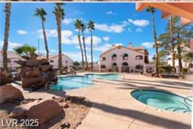 Building Photo - 2 BEDROOM 2 BATHROOM LOCATED IN GATED COMMUNITY WITH COMMUNITY POOL AND SPA.