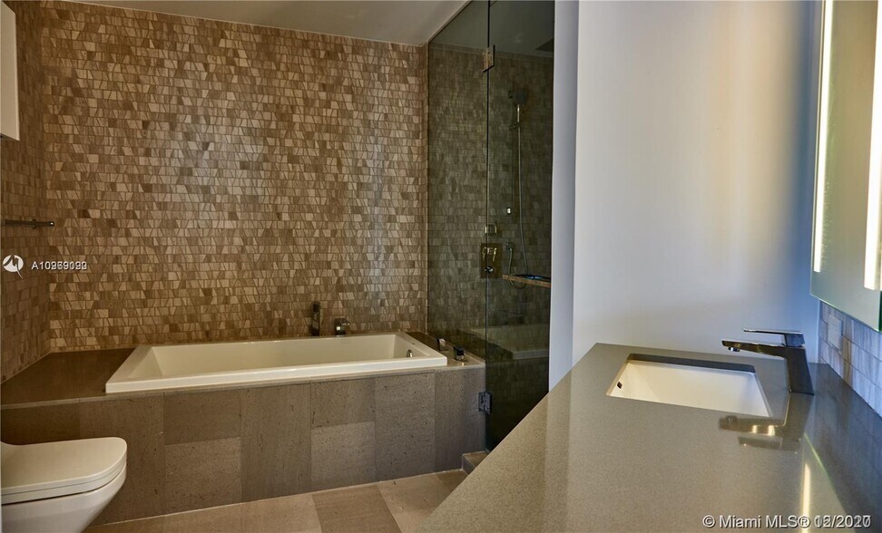 Building Photo - 88 SW 7th St