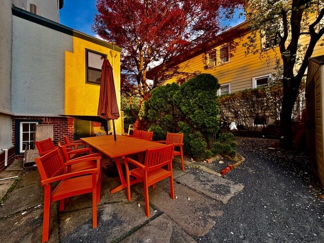 Building Photo - 225 N Broadway