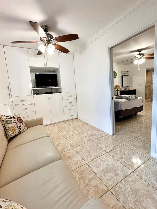 Building Photo - 20500 W Country Club Dr