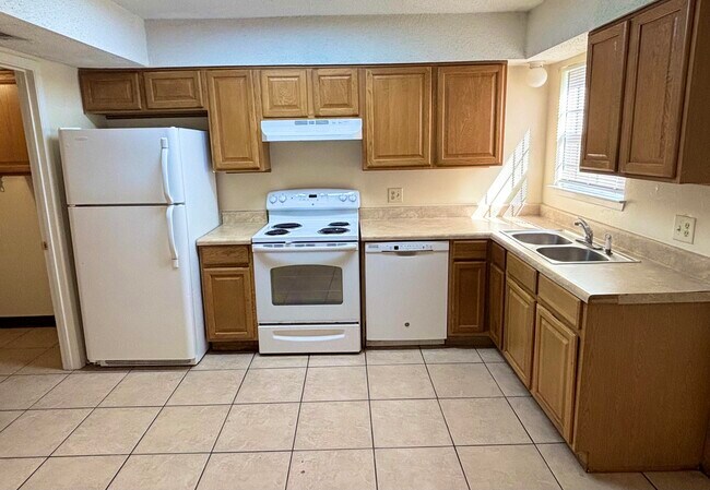 Building Photo - 705 Terrance Ct