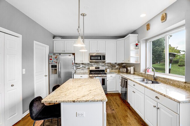 Building Photo - 152 Rosewood Dr