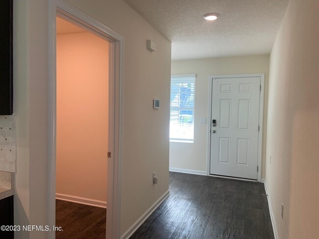 Building Photo - 5864 Calvary Dr
