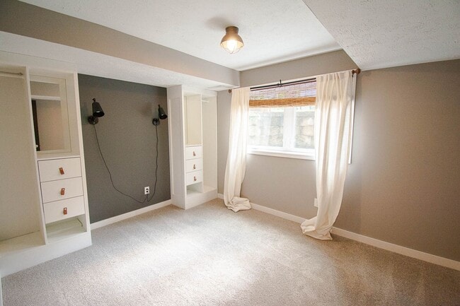Building Photo - 2107 Ponderosa Dr SW