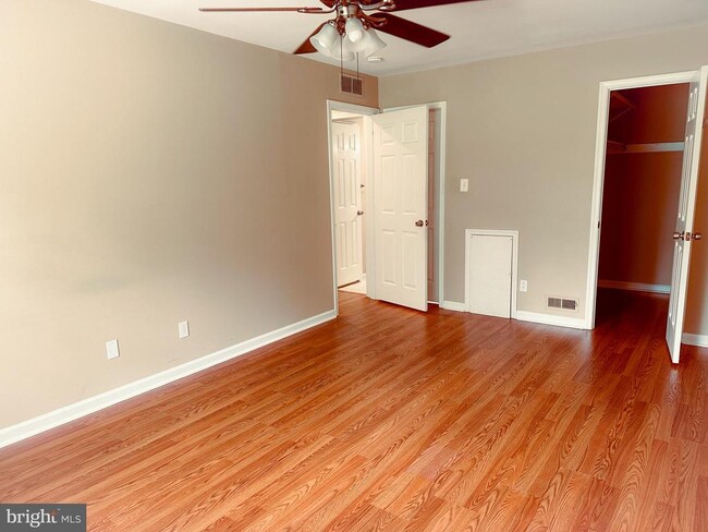 Building Photo - 328A Delancey Pl