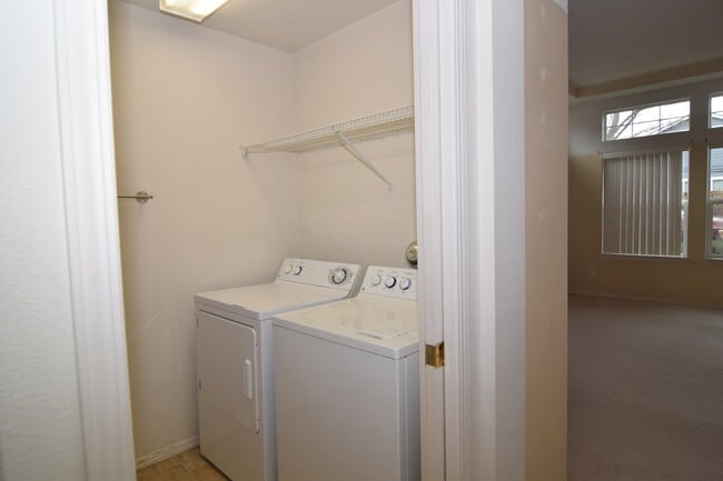 Building Photo - 1754 NE Ashberry Dr