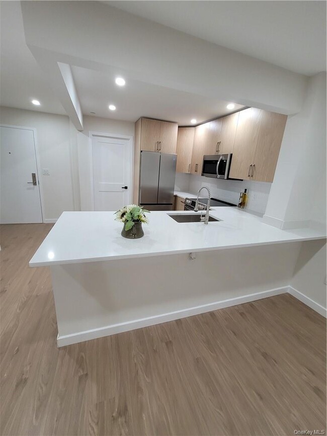 Building Photo - 348 Main St