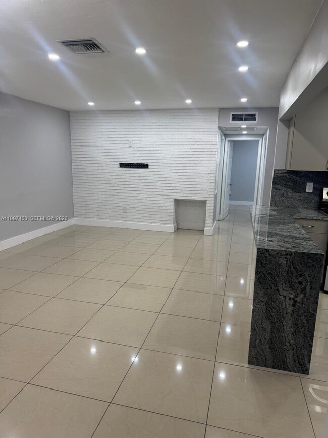 Building Photo - 7541 Miramar Pkwy