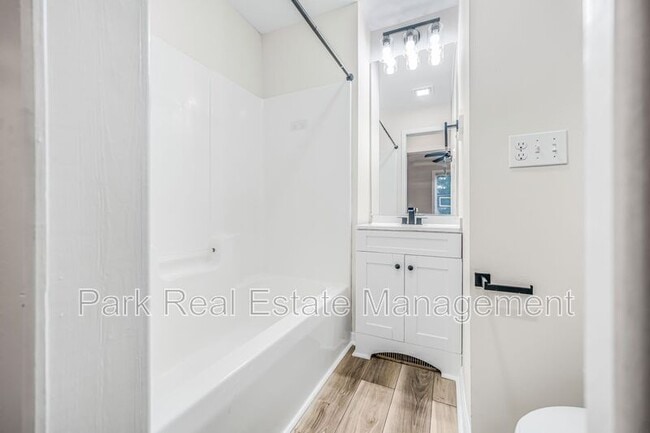 Building Photo - 221 Howell St