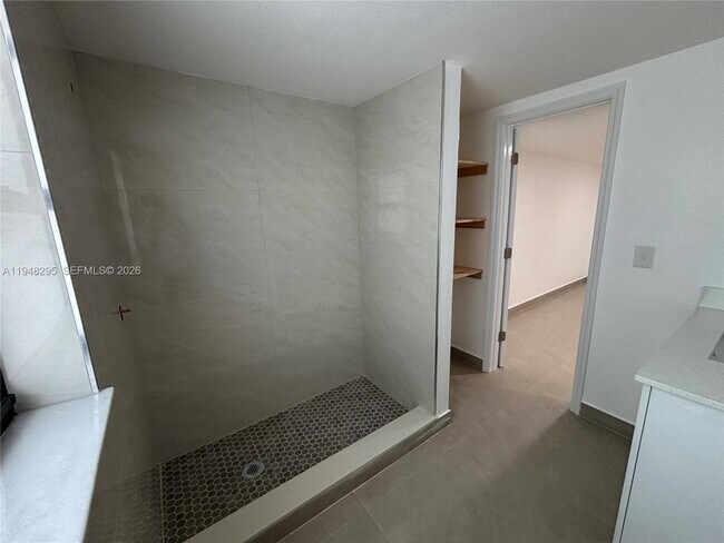 Building Photo - 30 E 44th St