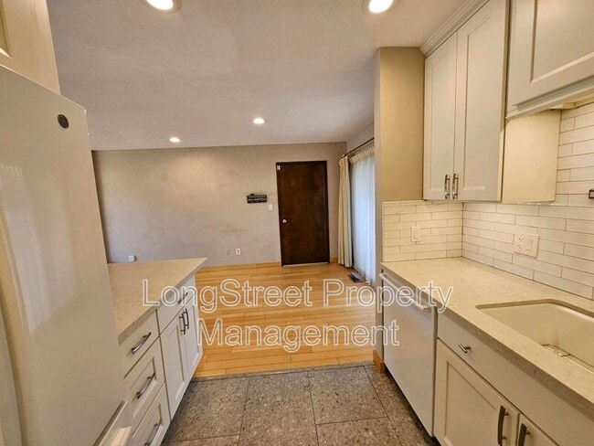 Building Photo - 12612 NE Prescott Dr