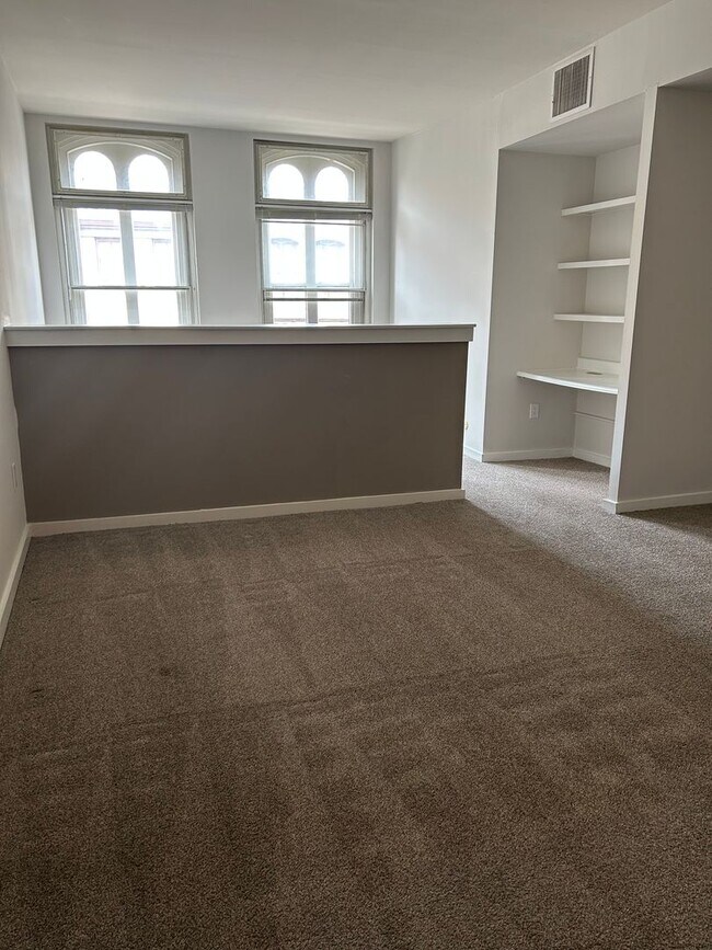 Building Photo - Welcome to Urban Elegance in the Heart of Historic Old City, Philadelphia