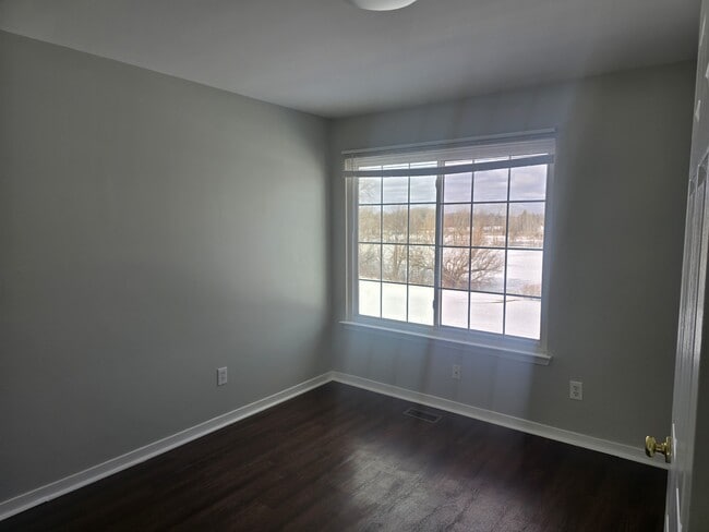 Building Photo - 247 Oak Ridge Dr