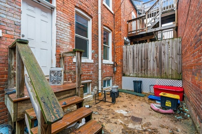 Building Photo - 708 Columbia Rd NW