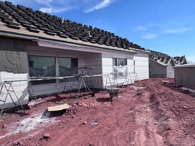 Building Photo - Brand New 3 bed plus office/2.5 bath in beautiful Coral Canyon!