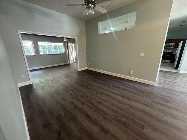 Building Photo - 10941 Mill Pond Way