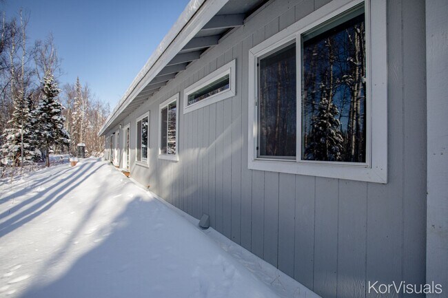 Building Photo - 761 Selina Ln