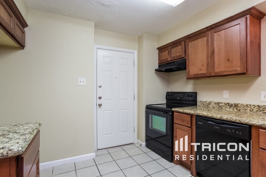 Building Photo - 10111 Enchanted Stone Dr
