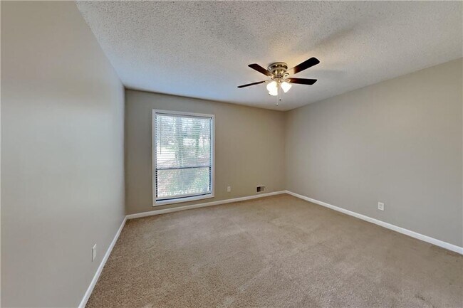 Building Photo - 2731 Georgian Terrace