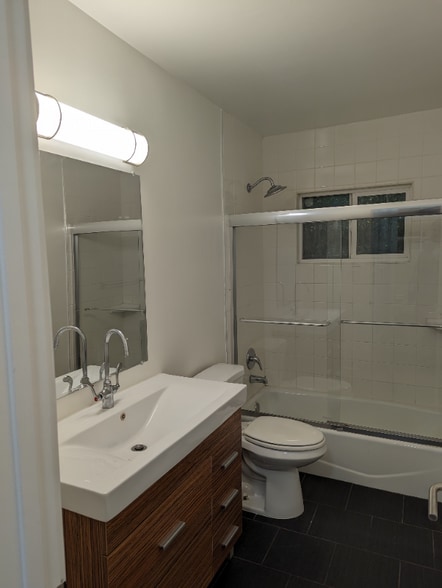 Building Photo - 7062 Lanewood Ave