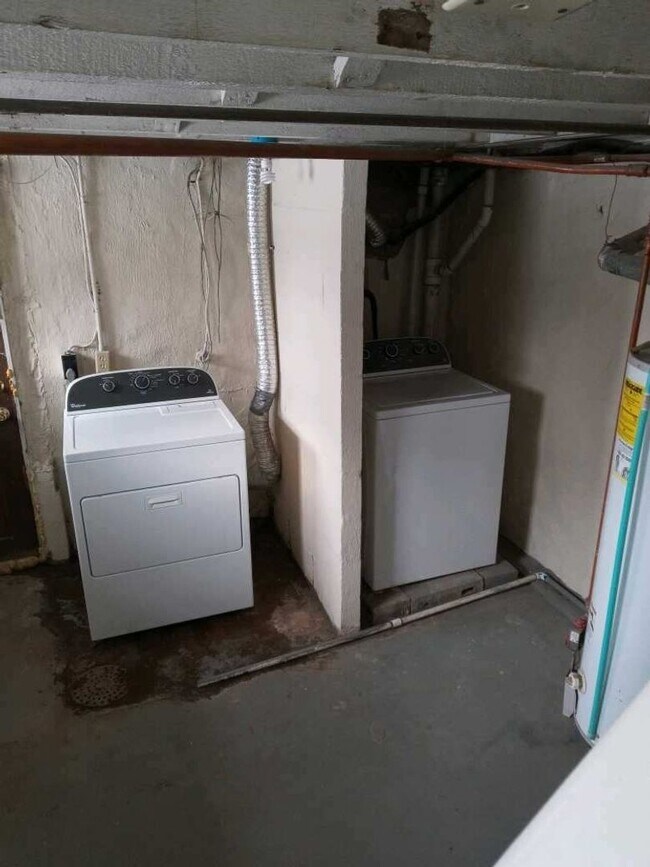 Building Photo - Renovated 1 BD +home office/child's room House with Upgrades