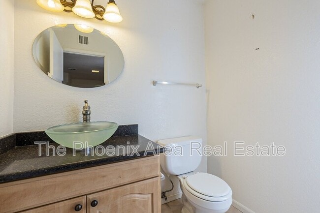 Building Photo - 2232 W Lindner Ave