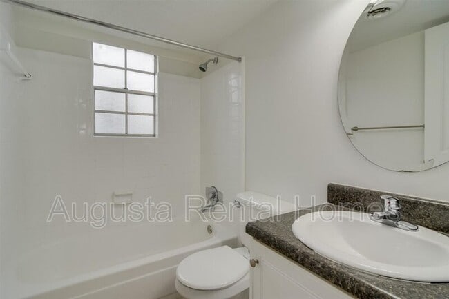 Building Photo - 2905 Arrowhead Dr
